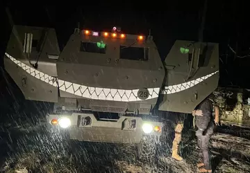 Brickmania stworzyła ukraińskie uśmiechnięte LEGO-HIMARS o ...