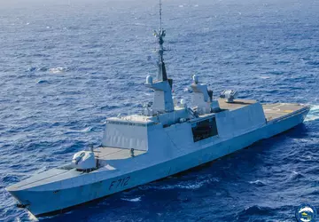 Francuska fregata Courbet wytrzymała bliską eksplozję ...