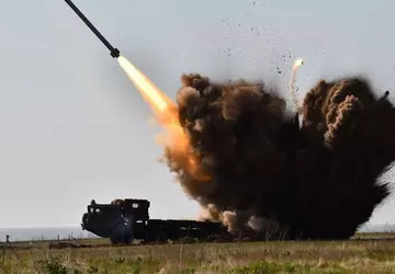 Rosja wystrzeliła w ukraińskich miastach najnowsze ...