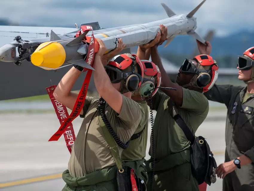 Pociski przeciwlotnicze AlM-9M, amunicja HIMARS i pociski przeciwpancerne TOW: USA ogłaszają nowy pakiet pomocy wojskowej dla Ukrainy o wartości 200 mln USD