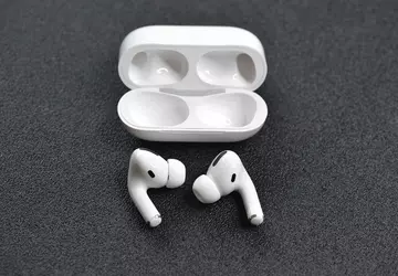 Nowe badanie sugeruje, że słuchawki AirPods ...