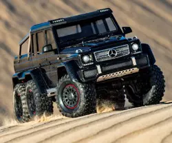 Traxxas TRX-6 w skali 1:10 i pojazd gąsienicowy z nadwoziem Mercedes-Benz G 63 AMG 6x6