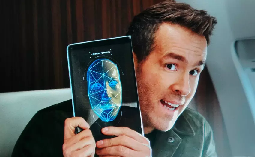 Ryan Reynolds ujawnił niewydany jeszcze składany tablet Microsoft Surface Neo w filmie Netflixa "Red Notice