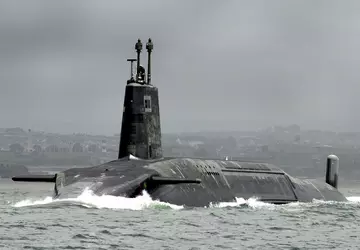 Brytyjczycy użyli kleju do naprawy krążownika ...