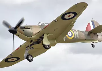 Szczątki ośmiu myśliwców Hurricane z czasów ...