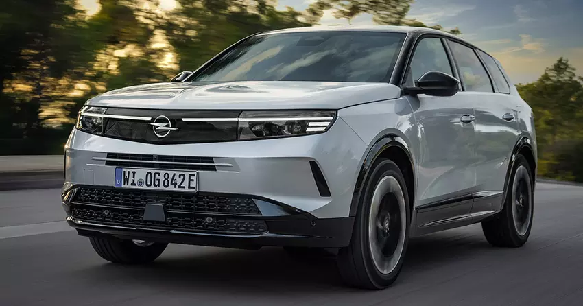 Opel Grandland PHEV przejechał 1115 km na jednym tankowaniu i jednym ładowaniu w rzeczywistych warunkach.