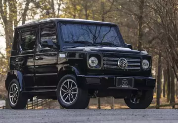 Samochód golfowy w stylu Klasy G ...