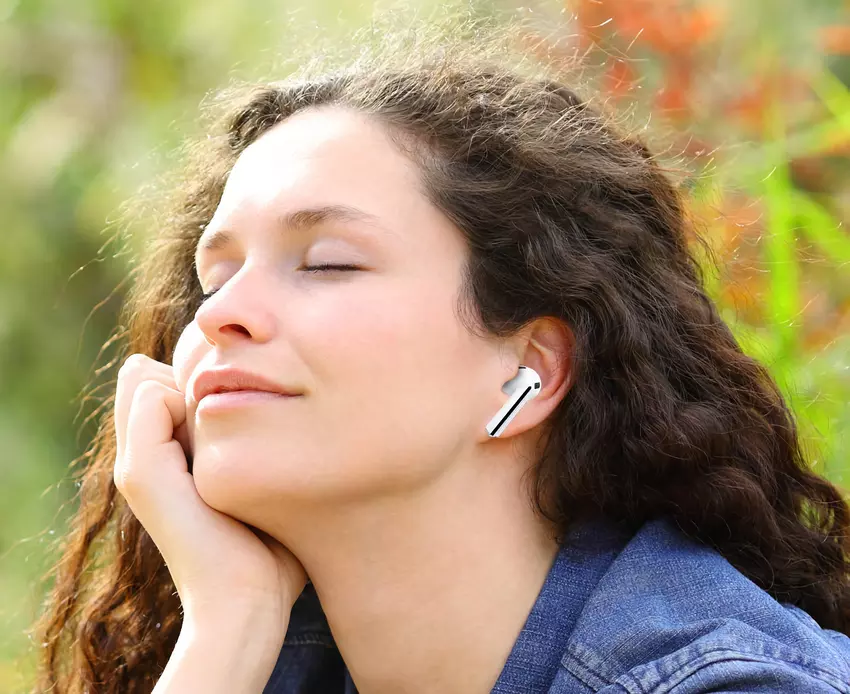 Samsung Galaxy Buds 3 Pro pojawił się na nowych zdjęciach prasowych z designem przypominającym AirPods Pro