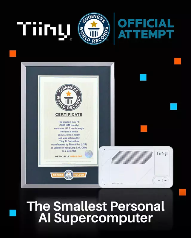 Urządzenie Tiiny AI Pocket Lab na wystawie