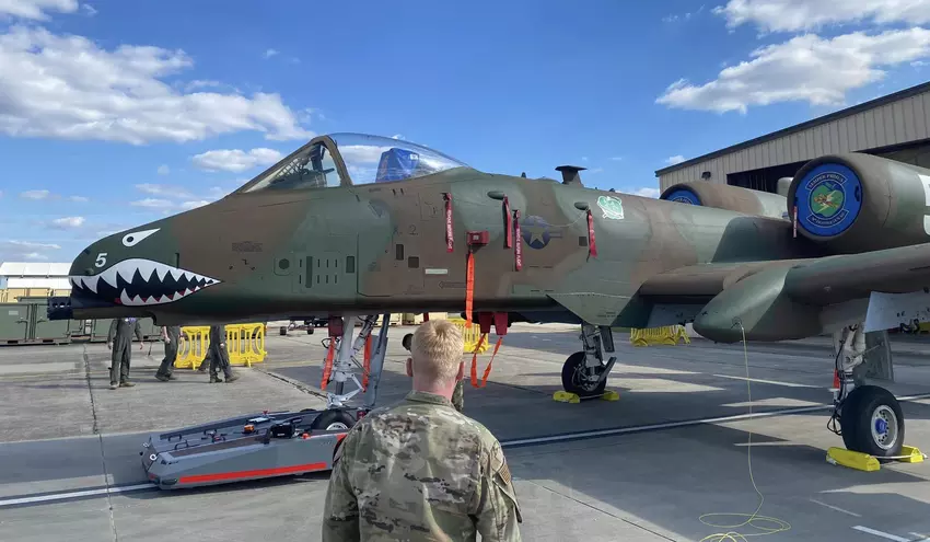 US Air Force pokazuje A-10 Thunderbolt II w historycznym kamuflażu Flying Tigers z czasów II wojny światowej
