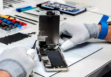 Komisja Europejska chce zobowiązać producentów smartfonów ...