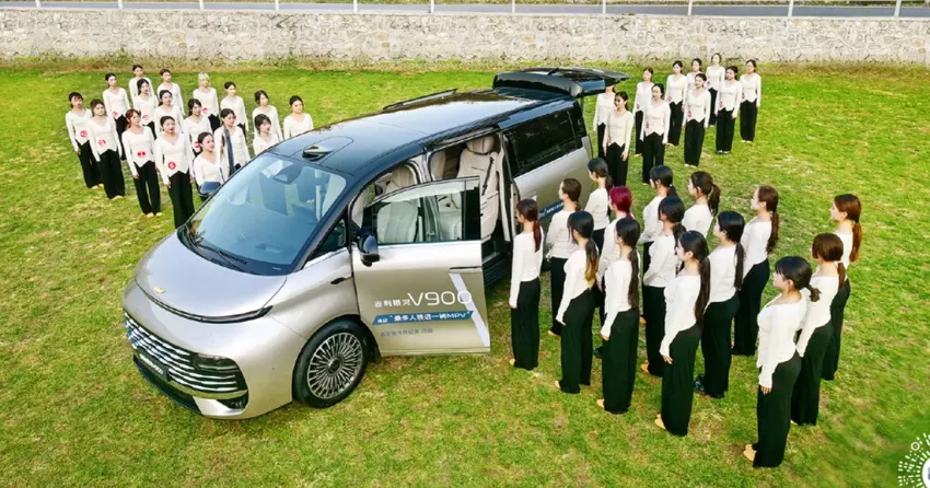 Do minivana Geely Galaxy V900 zmieściły się 42 osoby