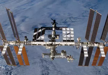 Niektóre szczątki z Międzynarodowej Stacji Kosmicznej ...