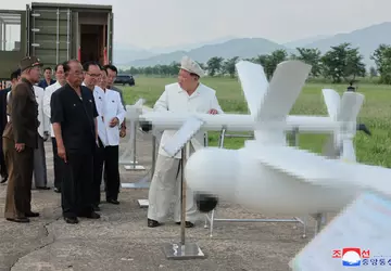 Przywódca Korei Północnej nakazuje "masową produkcję" ...