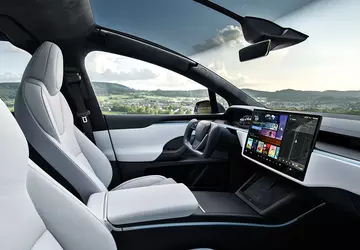 Plotki: Tesla planuje przejść na Unreal ...