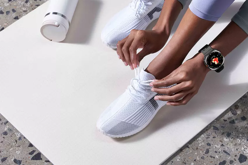 Galaxy Watch Ultra otrzymał wraz z One UI 8 Watch panel Now Bar oraz kompleksowe widżety