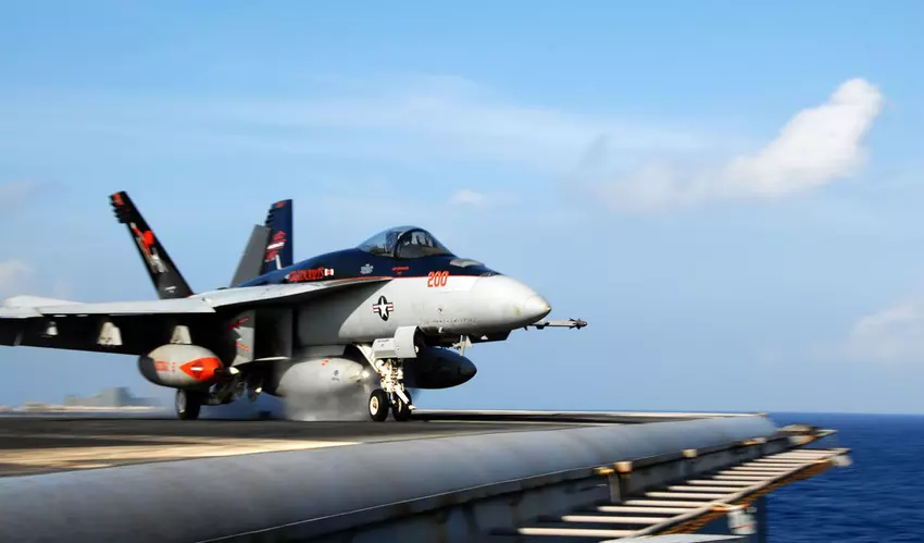 Boeing dostanie 313,4 mln dolarów na modernizację 25 myśliwców F/A-18 Super Hornet, aby wydłużyć ich żywotność o 4 tys. godzin lotu