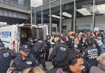 "Tesla Takedown": fala protestów przeciwko Masce ...