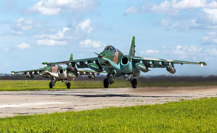 Rosyjski samolot szturmowy Su-25 "Grach" spektakularnie uległ samozniszczeniu na Krymie po nieudanym manewrze (wideo)