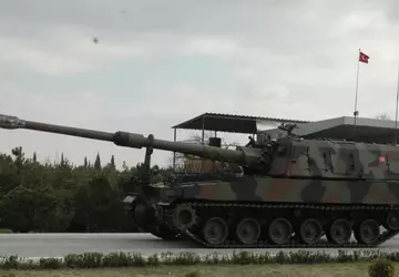 Turcja otrzymała pierwsze samobieżne haubice Firtina ...