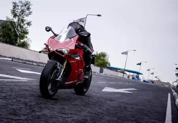 Twórcy symulatora wyścigów motocyklowych RIDE 5 ...