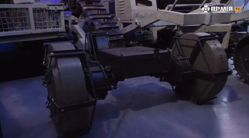 Ukraińscy inżynierowie tworzą drona kamikadze z kołami minowymi 