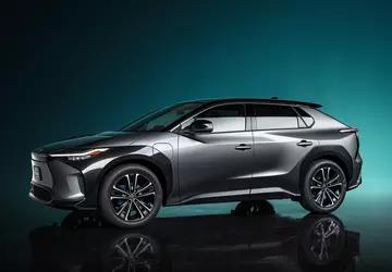 Pierwszy elektryczny samochód nowej marki: Toyota ...