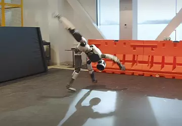 Robot, który tańczy breakdance: Boston Dynamics ...
