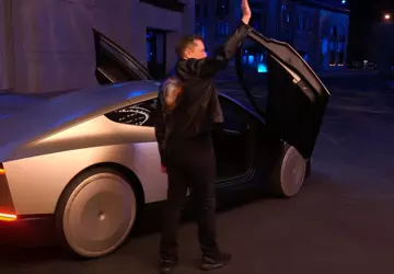 Co Musk pokazał na prezentacji Robotaxi ...
