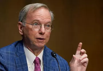 Były szef Google decyduje się na ...