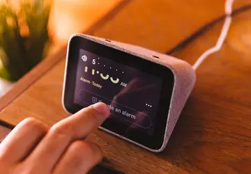 Lenovo Smart Clock z Google Assistant ...