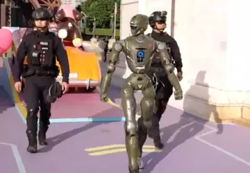 W Chinach zauważono RoboCopa: policja testuje ...