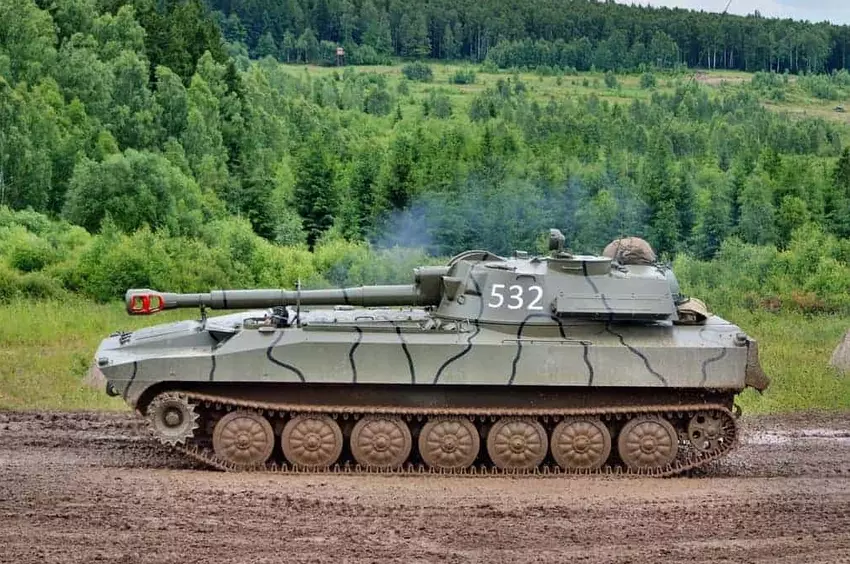 Gwardia Narodowa Ukrainy zniszczyła rosyjski sprzęt przy pomocy dział samobieżnych 2S1 "Gvozdika", drona i moździerzy