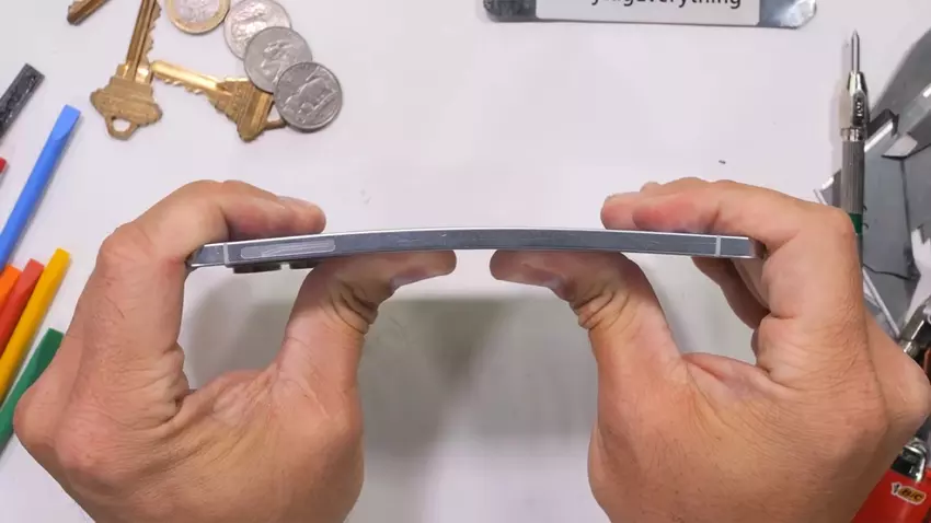 Giętki, ale niełamliwy: znany bloger JerryRigEverything przetestował odporność ultracienkiego Samsunga Galaxy S25 Edge