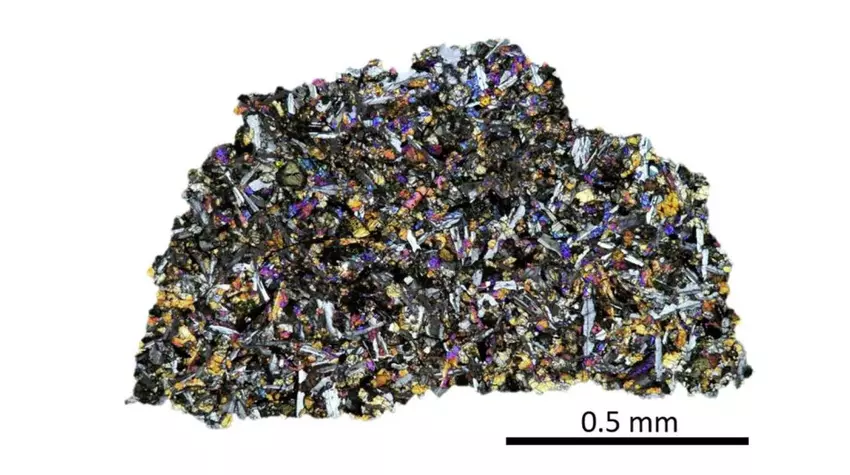 Ślady gazów ziemskich znalezione w meteorytach księżycowych z Antarktydy