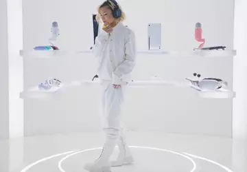 Reklama słuchawek Logitech przedstawia konsolę Xbox ...