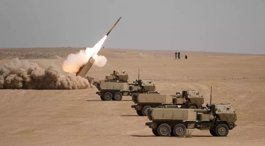 HIMARS i Toczka-U przeprowadziły 13 uderzeń na rosyjskie składy amunicji w ciągu jednego dnia