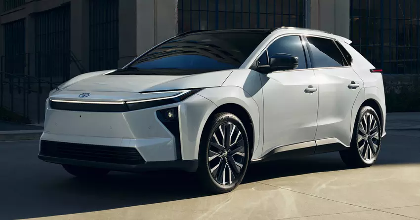 Toyota zmieniła nazwę elektrycznego crossovera bZ4X na Amerykę, dodała zasięg i zaktualizowała design dla modelu 2026 roku