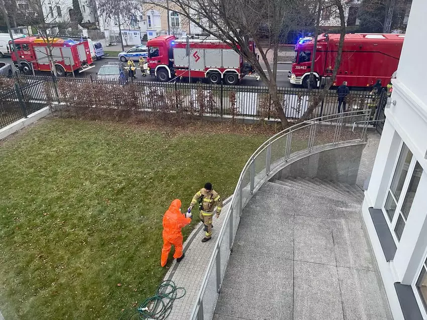 Ukraińscy dyplomaci otrzymują 31 podejrzanych przesyłek w 15 krajach - nadawcą jest salon samochodowy Tesla w Niemczech