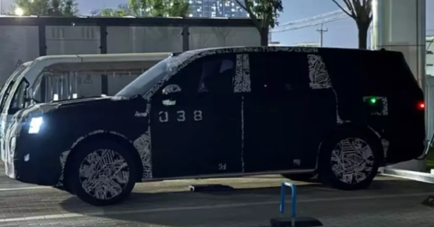 Następny elektryczny samochód Xiaomi, według plotek, będzie miał dwa silniki i benzynowy silnik turbo