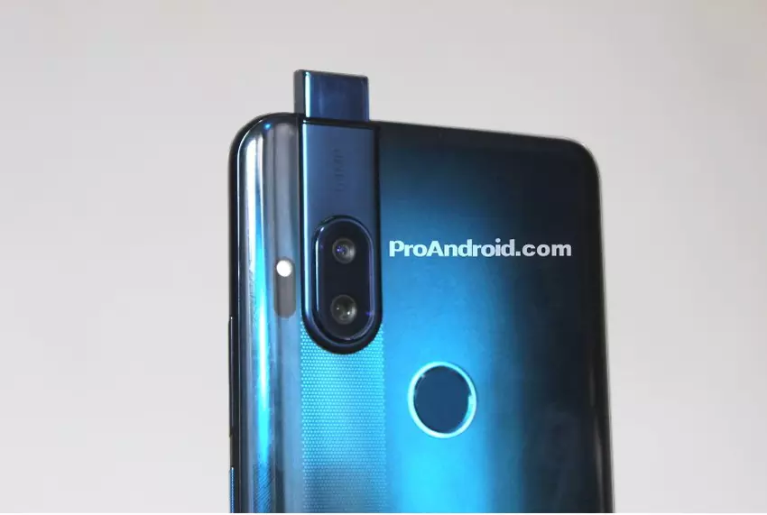 Smartfon Motorola One z kamerą poruszającą otrzyma 6,39-calowy ekran IPS oraz procesor Snapdragon 675