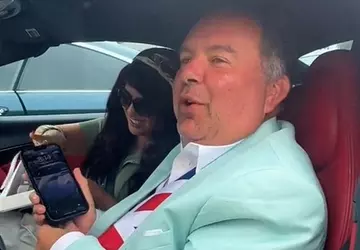 'Wyścigi samochodów, gra w tenisa i ...