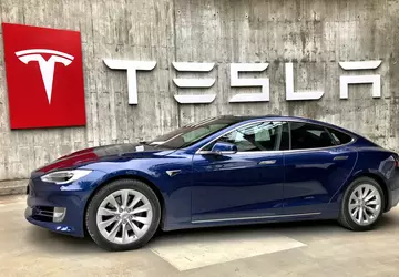 Tesla wycofuje ponad 1,6 miliona samochodów ...