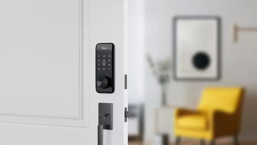 Alfred wprowadza pierwszy na świecie inteligentny zamek do drzwi z bezprzewodowym ładowaniem