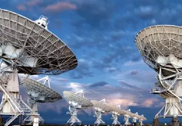 Naukowcy odbierają powtarzający się sygnał radiowy ...