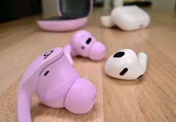 Apple AirPods 3 i Beats Fit ...