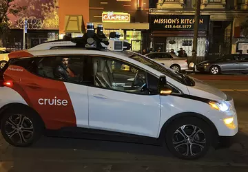 Cruise zawiesza działalność robotaxi w USA ...
