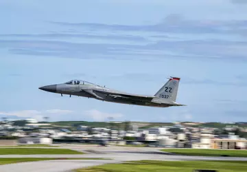 Wraz z 42 samolotami szturmowymi A-10 ...