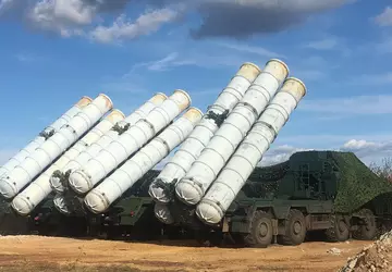 Pomimo zakazu Turcji Rosja zrzuciła systemy ...