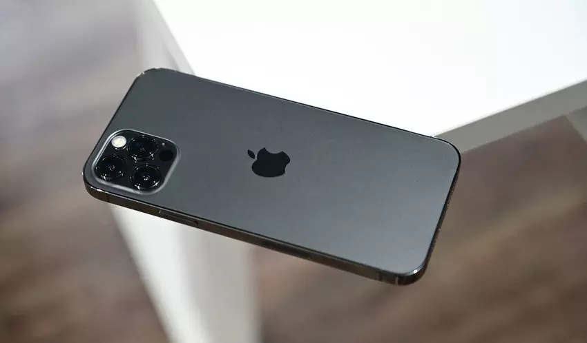 iPhone wypadł z samolotu podczas startu i przeżył bez szwanku